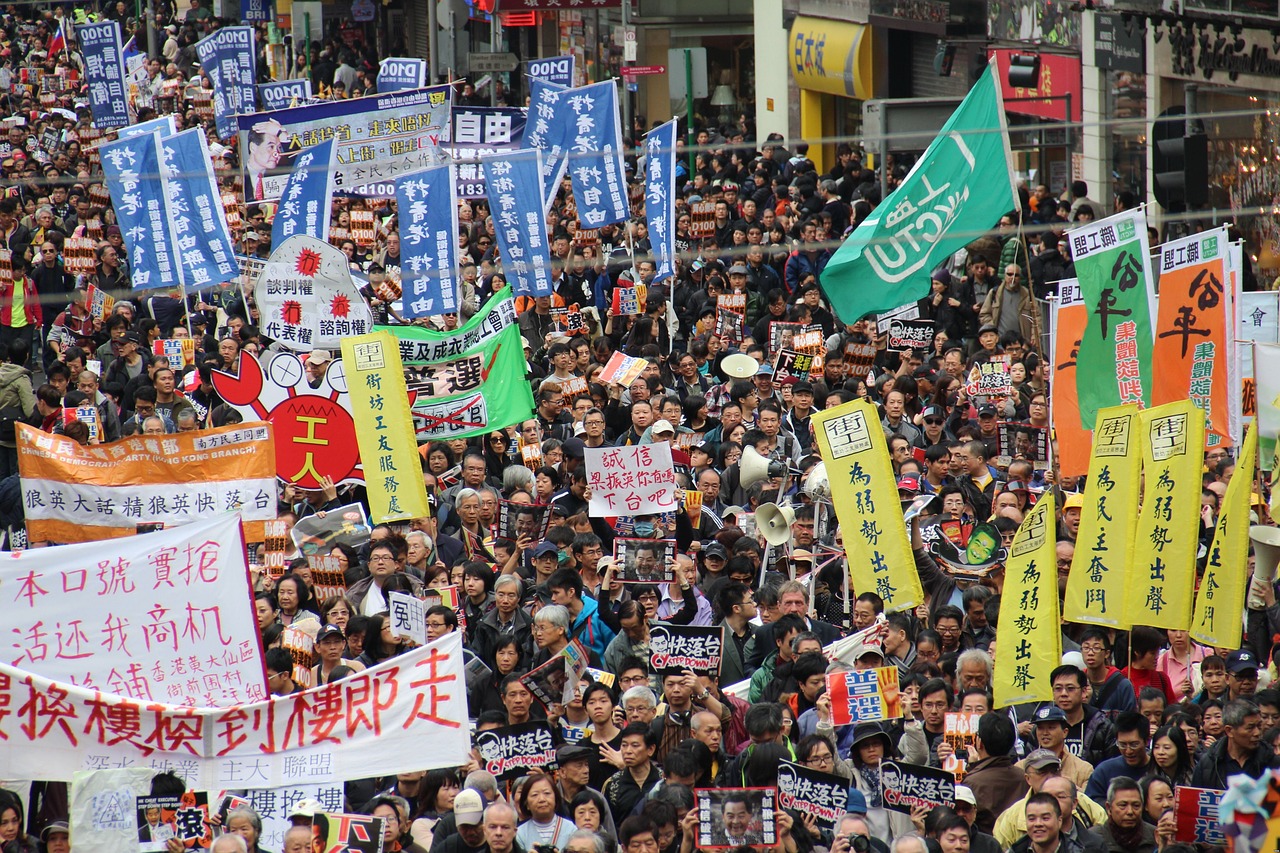 【2023年11月新冠高峰/2023年6月份新冠确诊人数】