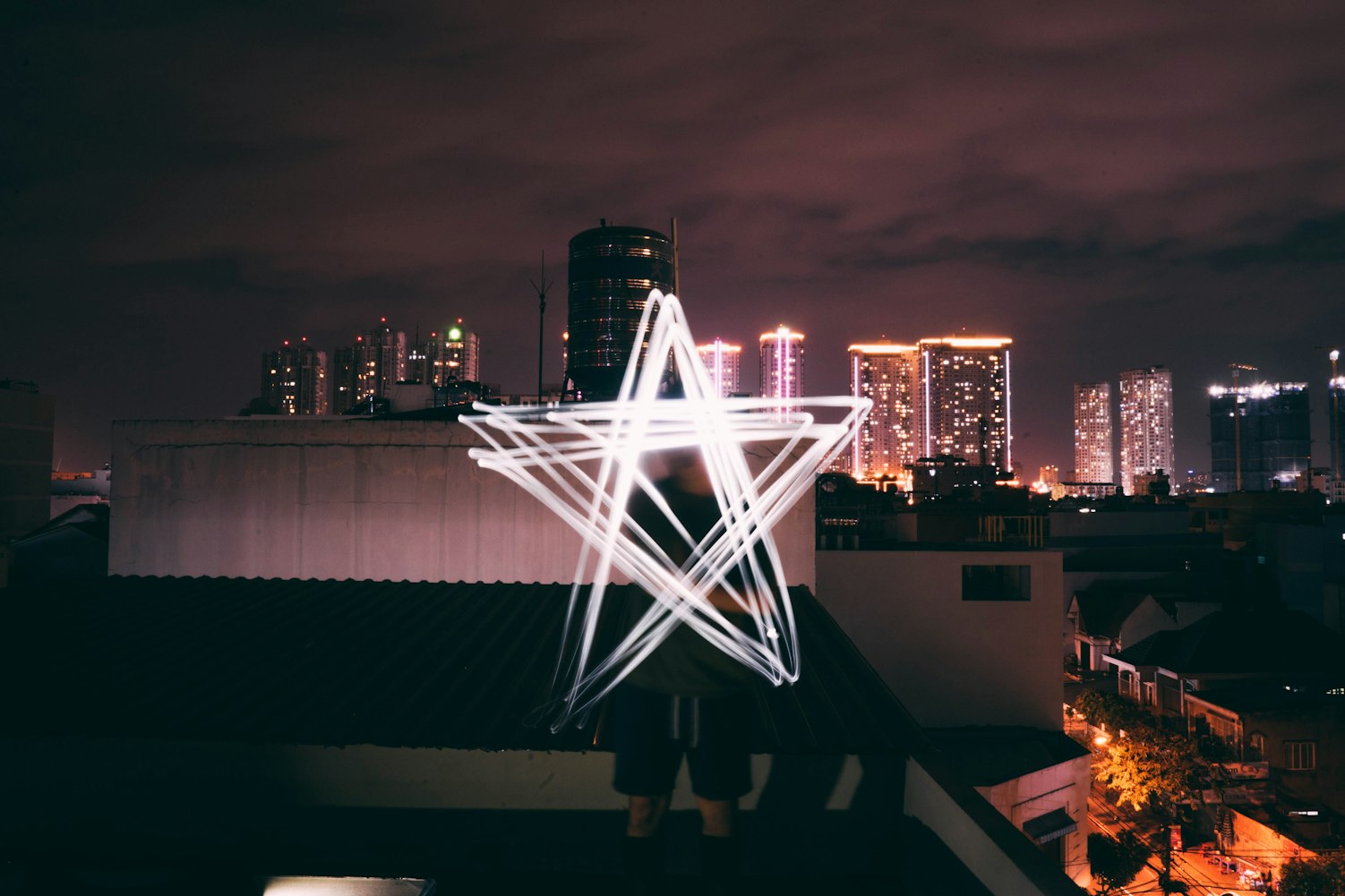 上海接近控制住疫情︰(上海役情管控期)