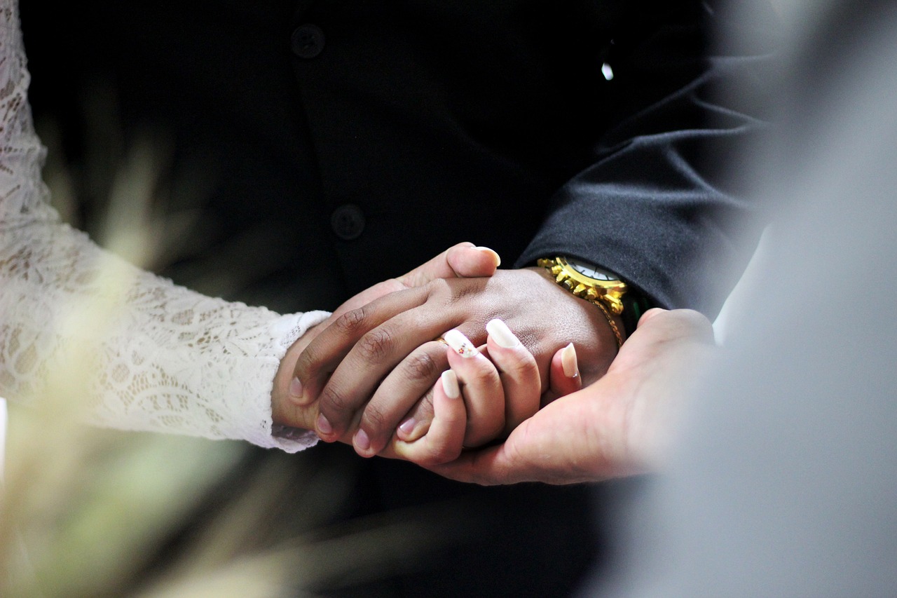 【夫妻吵架的伤感句子/夫妻吵架伤心的句子说说心情】